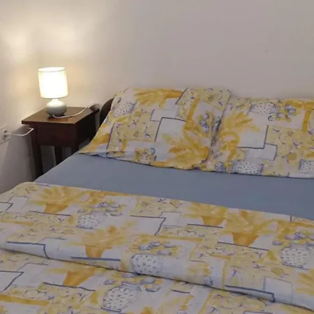 Metti 1 Apartamento Kmeti